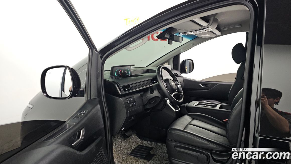 Hyundai Staria 2025