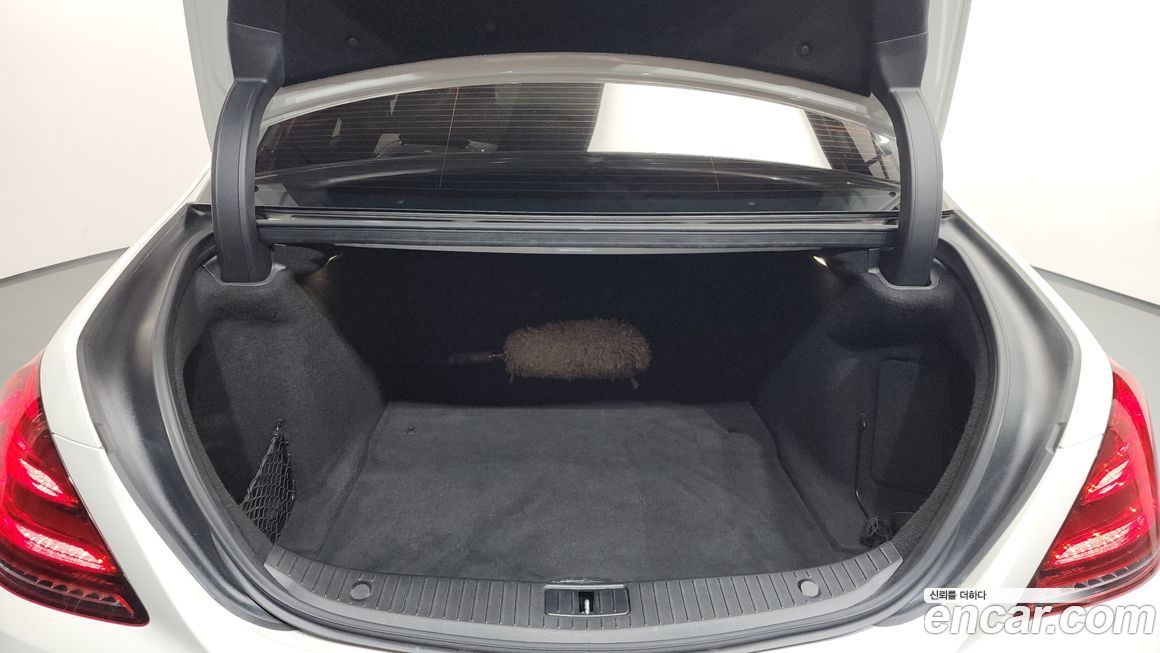 Mercedes-Benz S-Class 2020