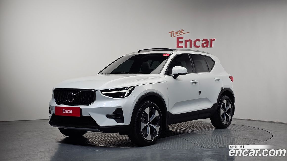 Volvo XC40 2025