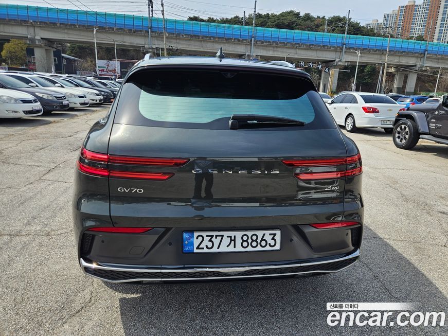 Genesis GV70 2025