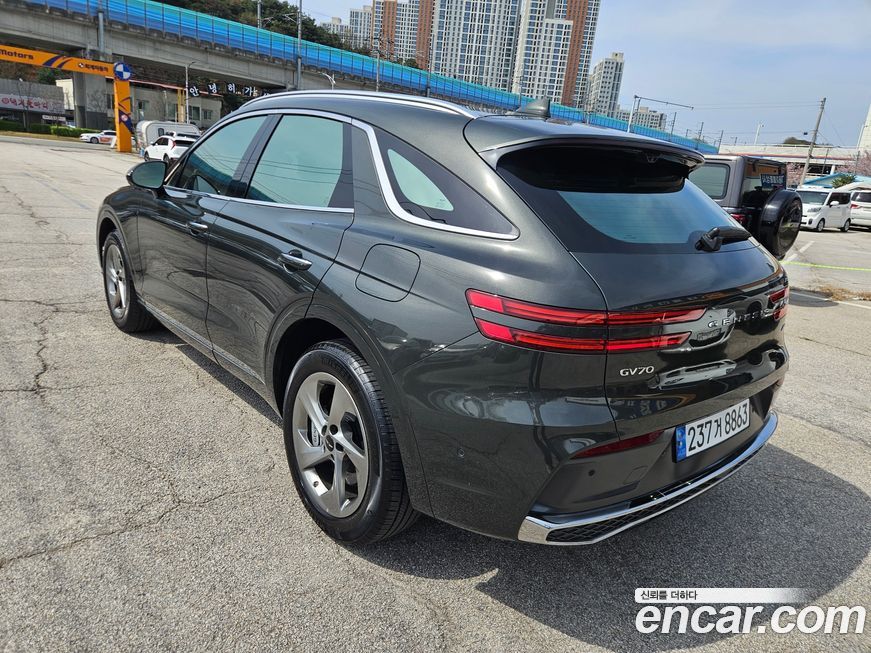 Genesis GV70 2025