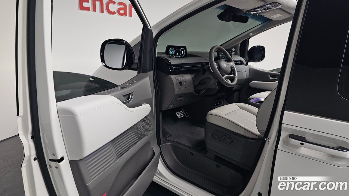 Hyundai Staria 2025