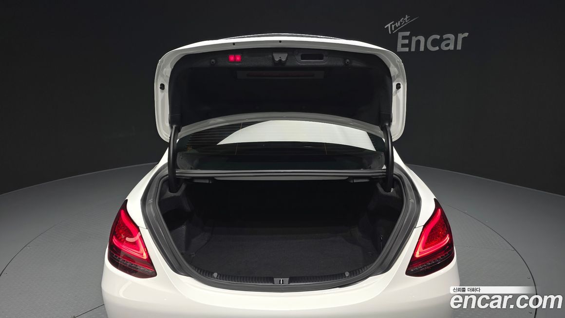 Mercedes-Benz C-Class 2021