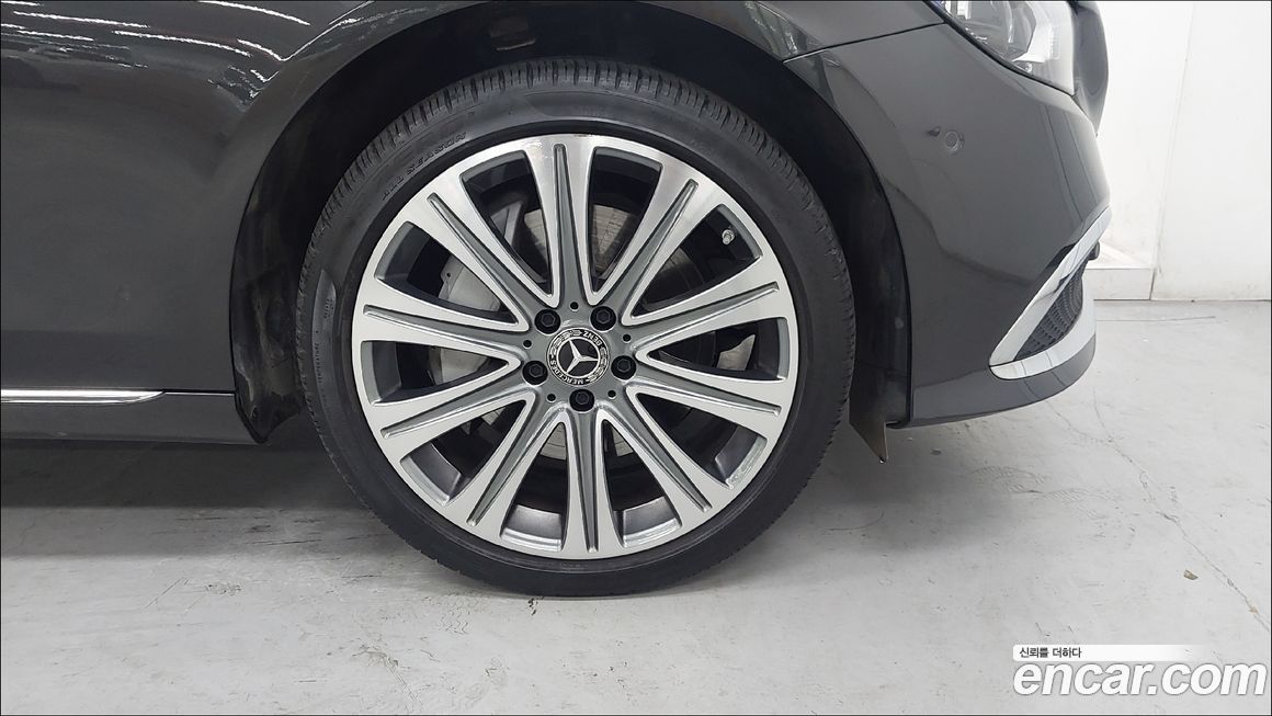 Mercedes-Benz E-Class 2023