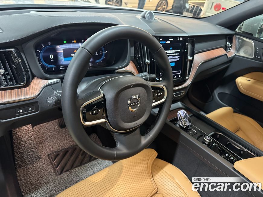 Volvo XC60 2025