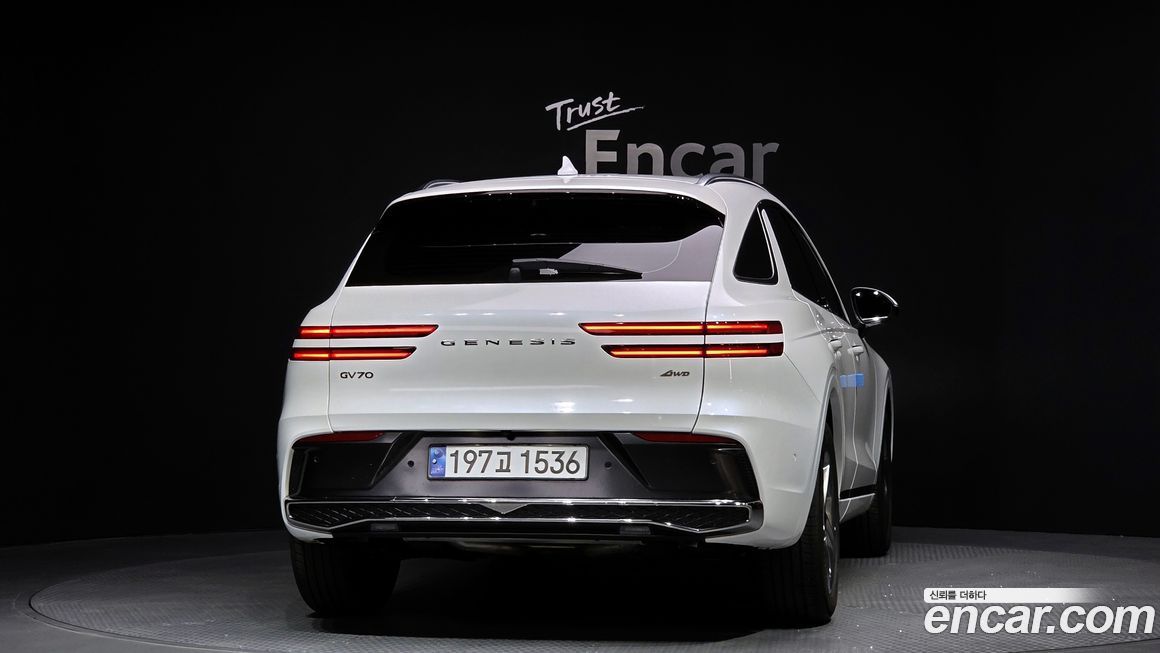 Genesis GV70 2025