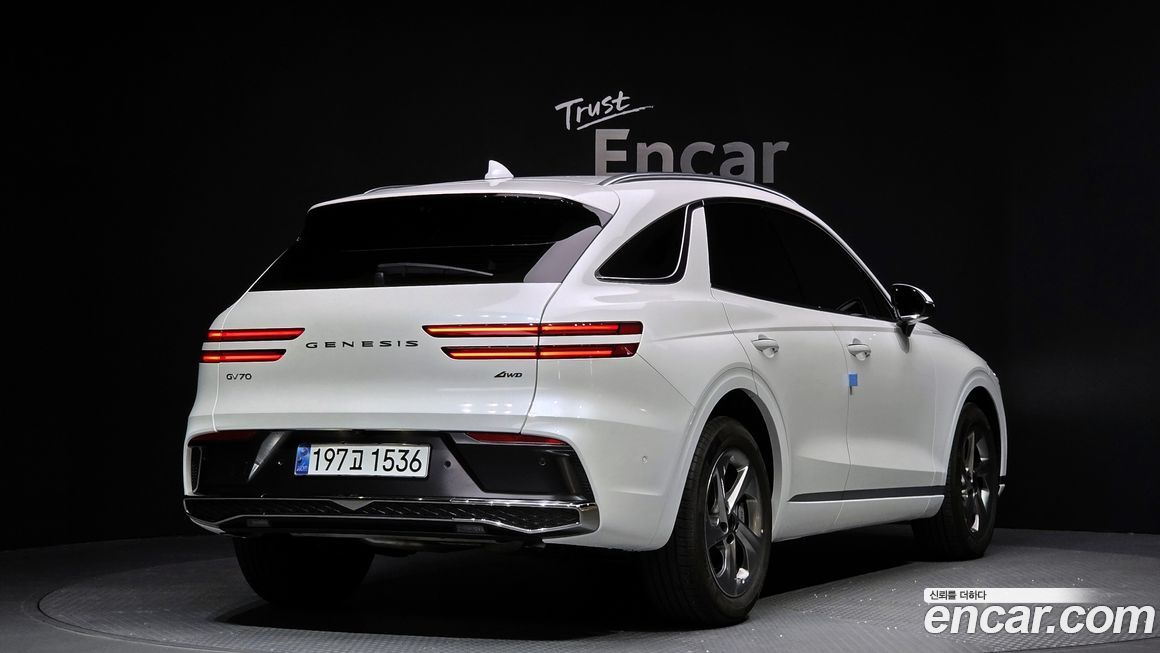 Genesis GV70 2025