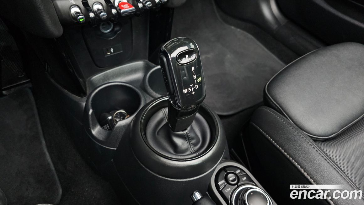 Mini Cooper Convertible 2024