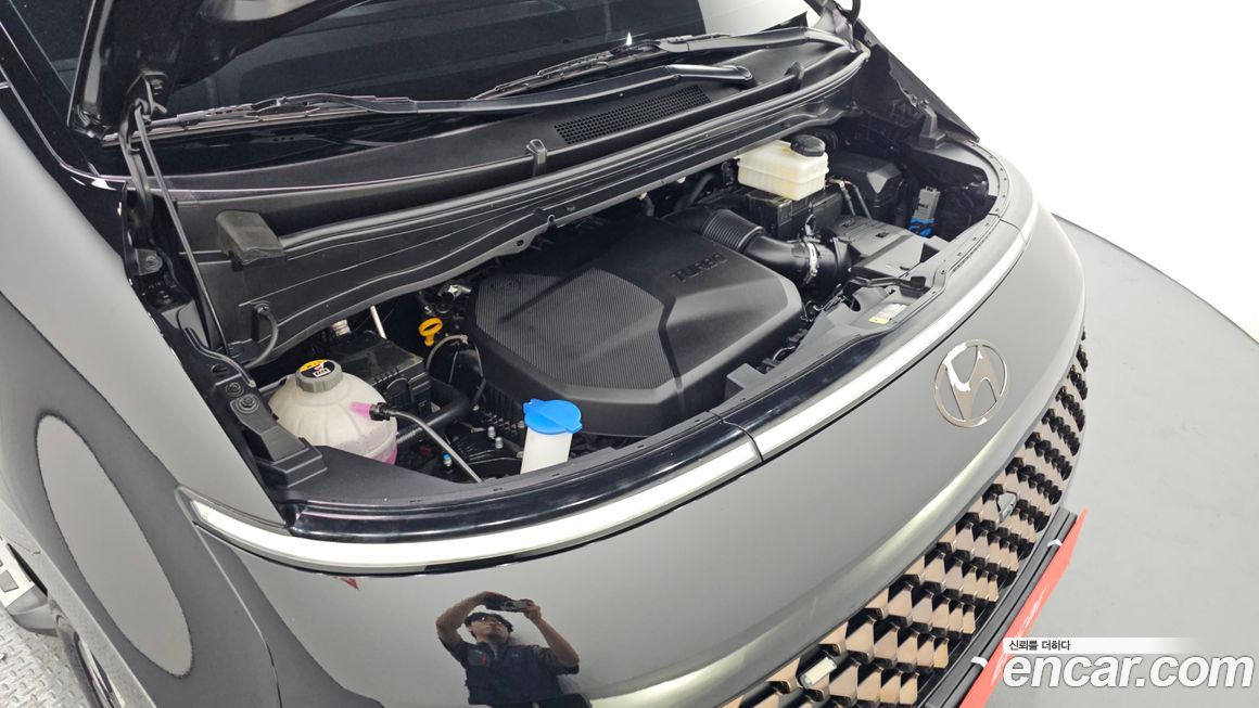 Hyundai Staria 2025