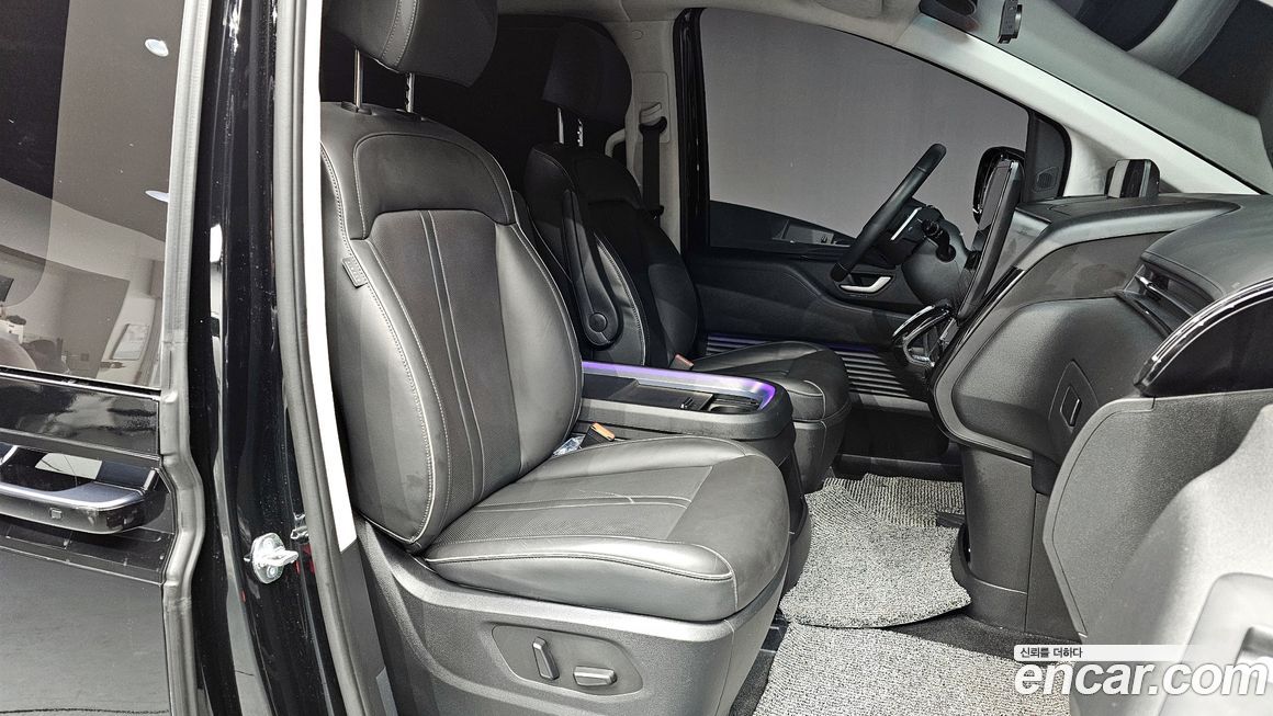 Hyundai Staria 2025