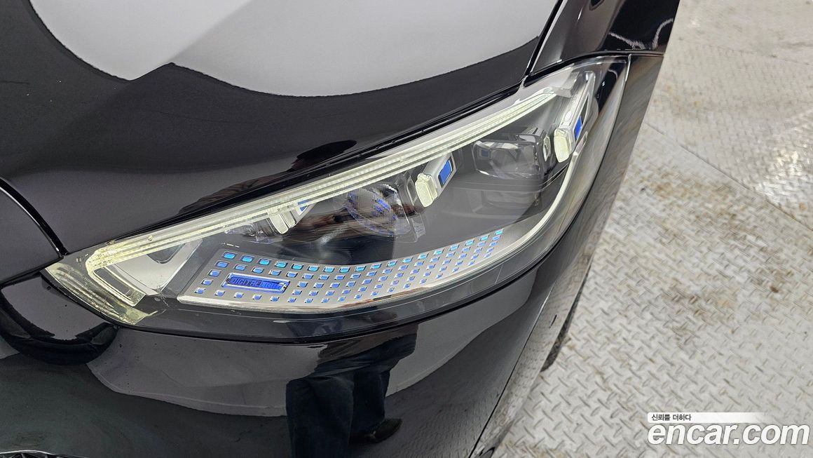 Mercedes-Benz S-Class 2025