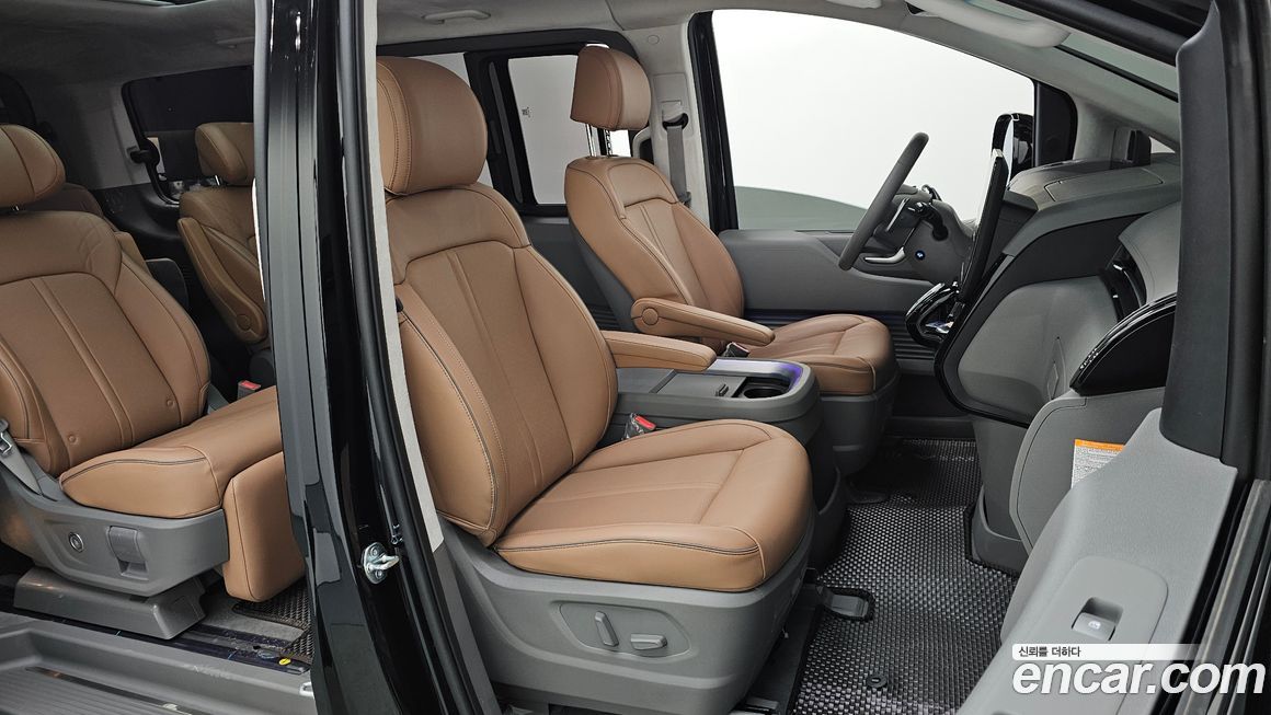 Hyundai Staria 2025