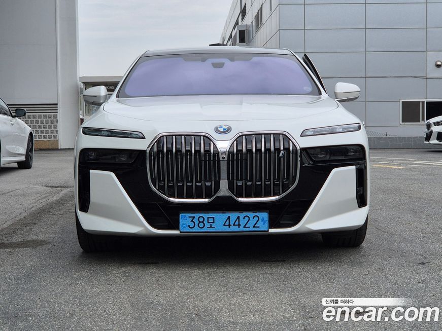 BMW i7 2024