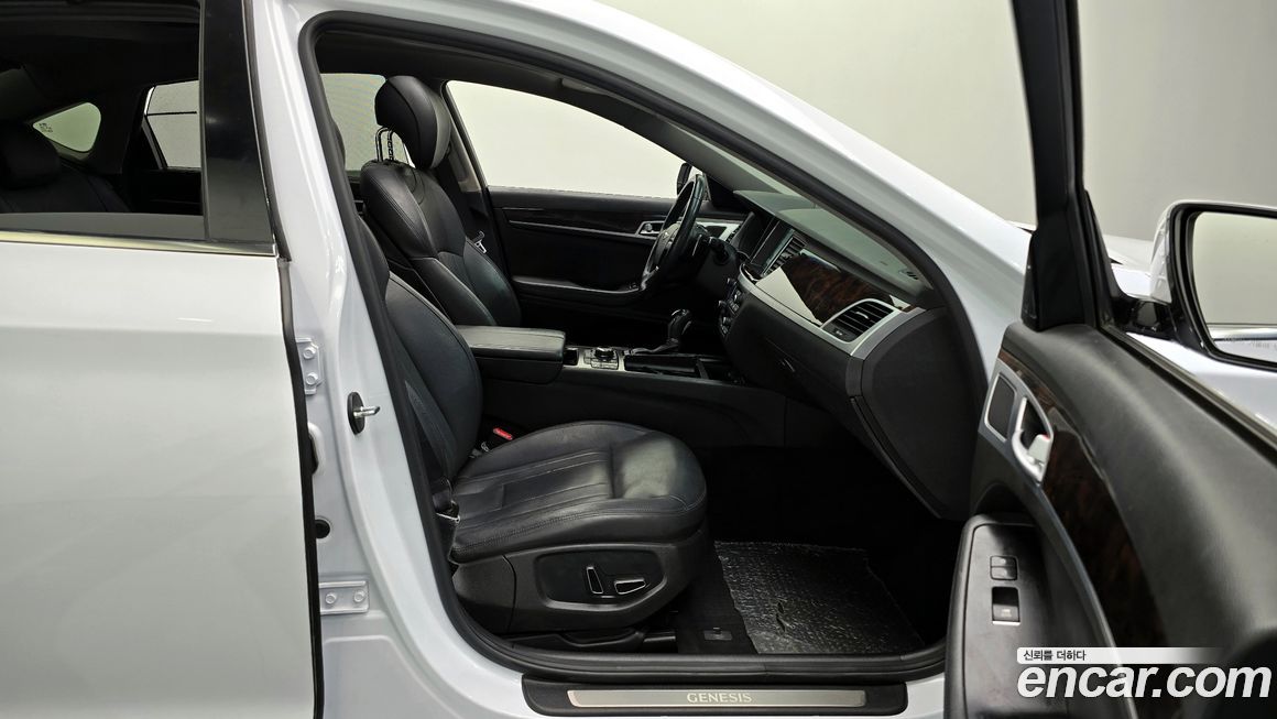 Hyundai Genesis 2016