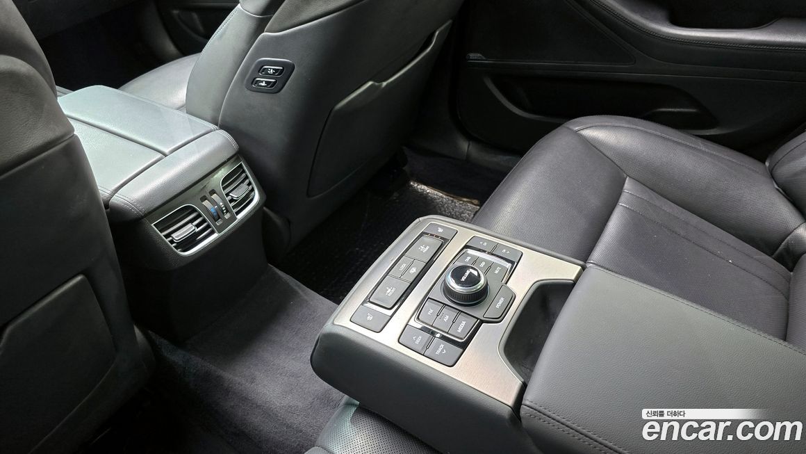 Hyundai Genesis 2016