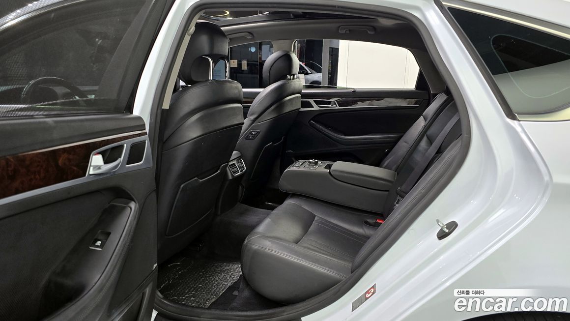 Hyundai Genesis 2016