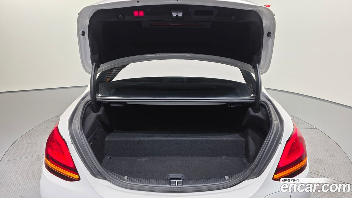 Mercedes-Benz C-Class 2020