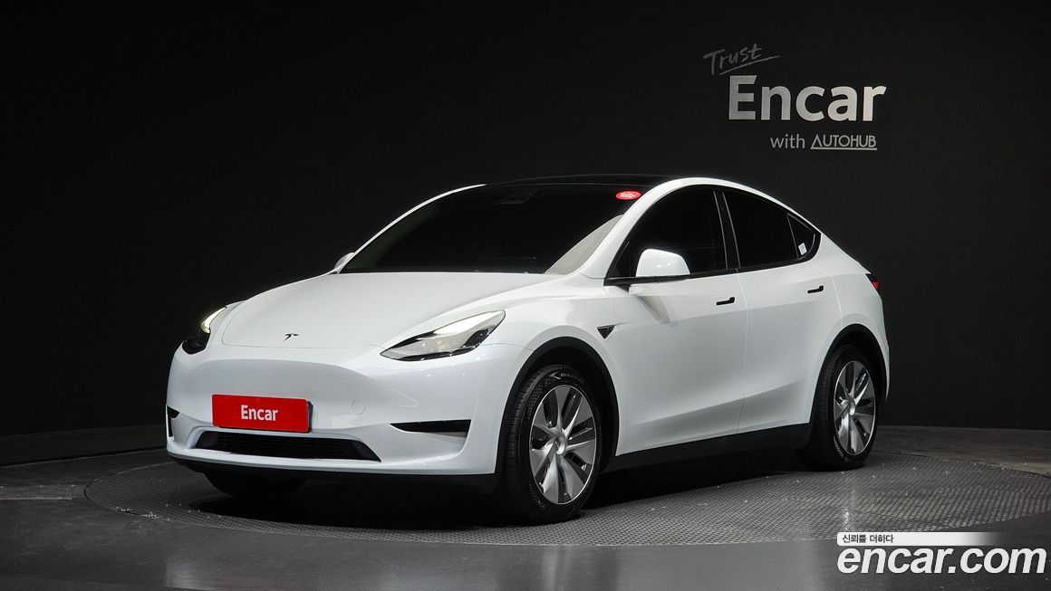 Tesla Model Y 2024
