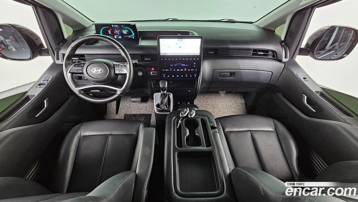 Hyundai Staria 2025