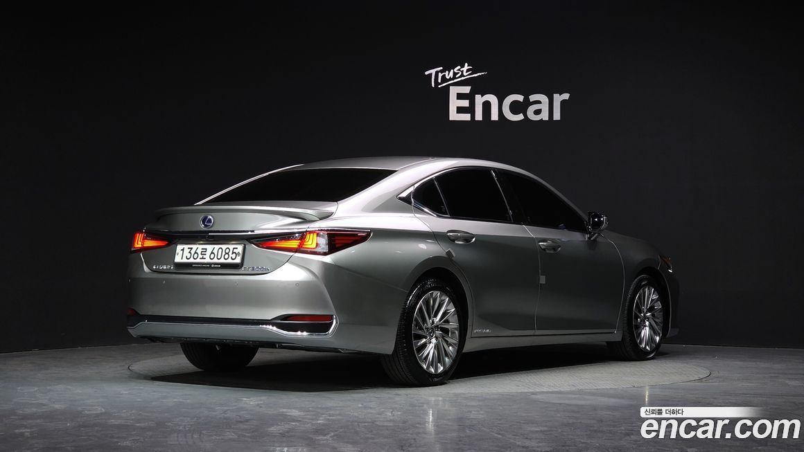 Lexus ES 2020