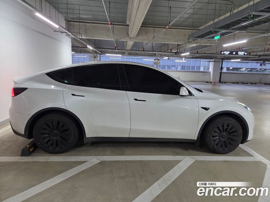 Tesla Model Y 2024
