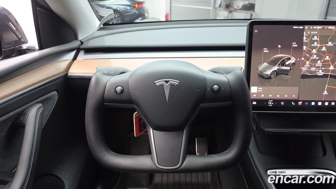 Tesla Model Y 2025