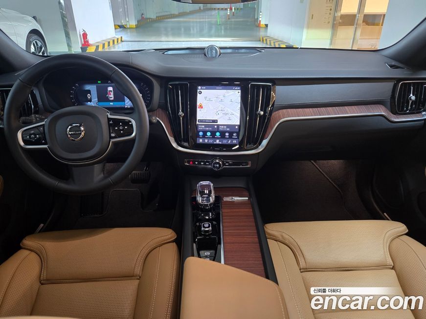 Volvo V60 2025