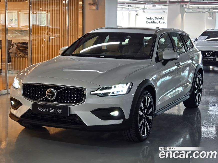 Volvo V60 2025
