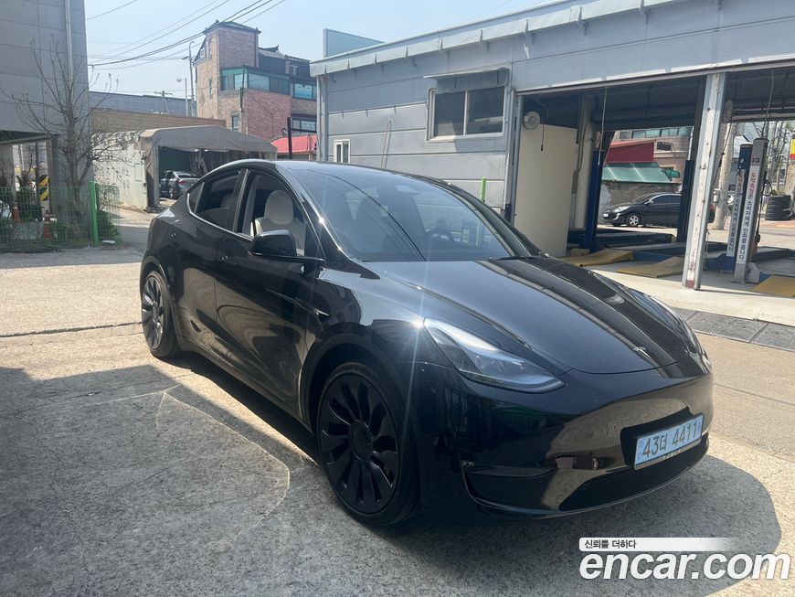Tesla Model Y 2024