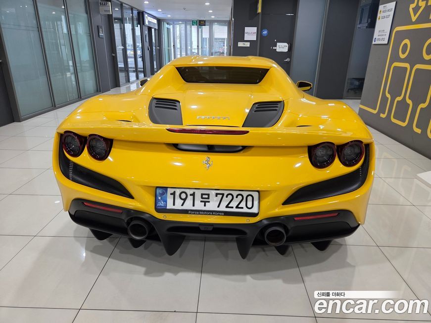 Ferrari F8 2022