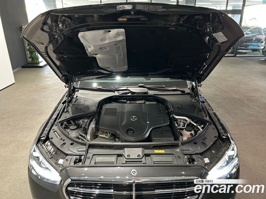 Mercedes-Benz S-Class 2025