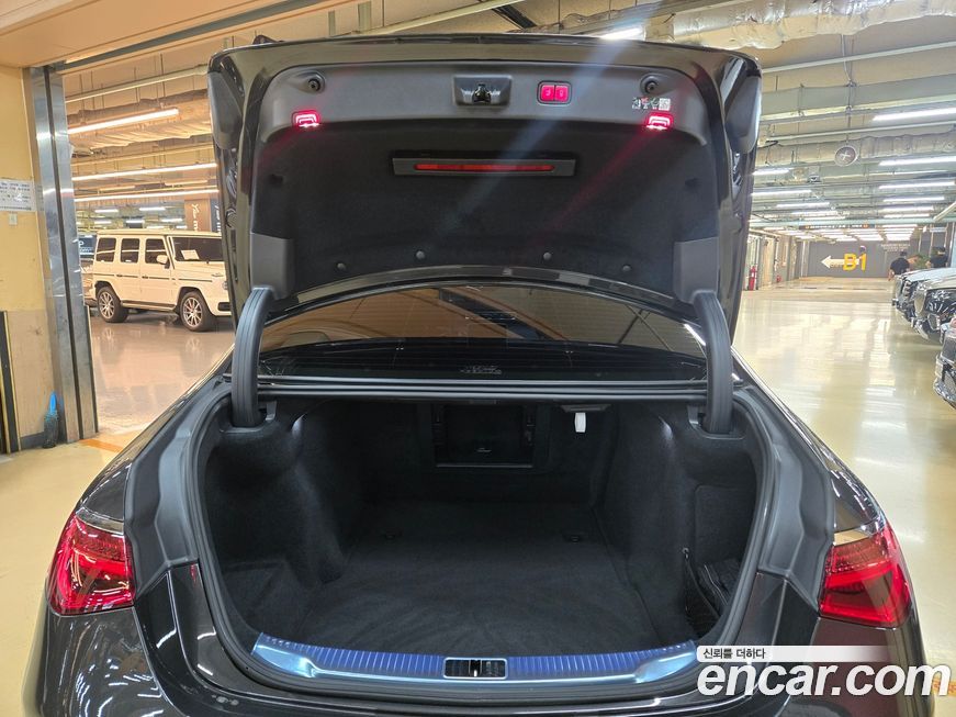 Mercedes-Benz S-Class 2025