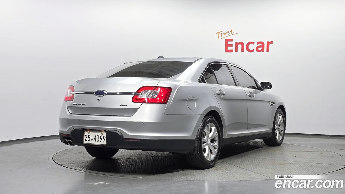 Ford Taurus 2011