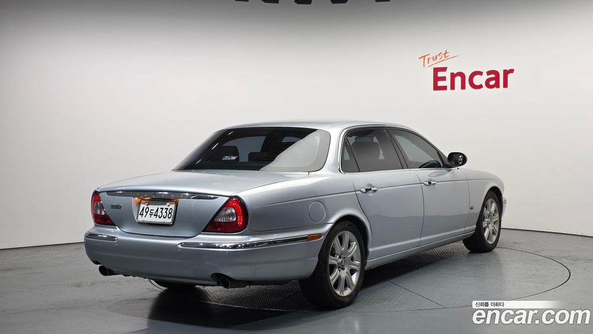 Jaguar XJ-8 2006