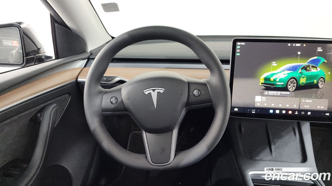 Tesla Model Y 2024