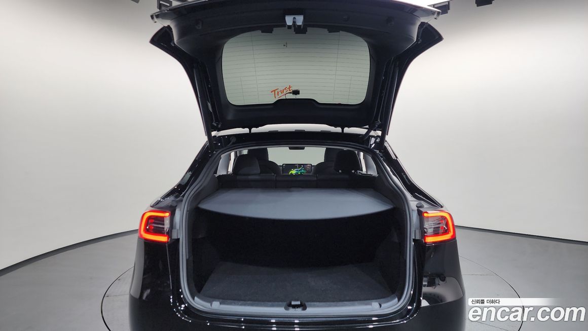 Tesla Model Y 2024