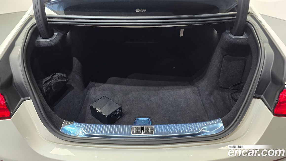 Mercedes-Benz S-Class 2022