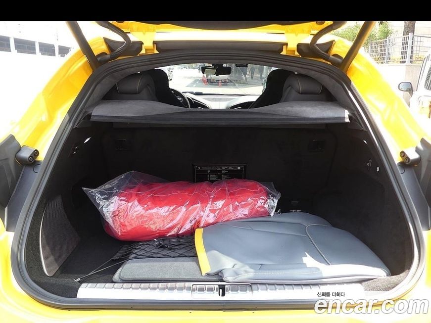 Ferrari Purosangue 2025