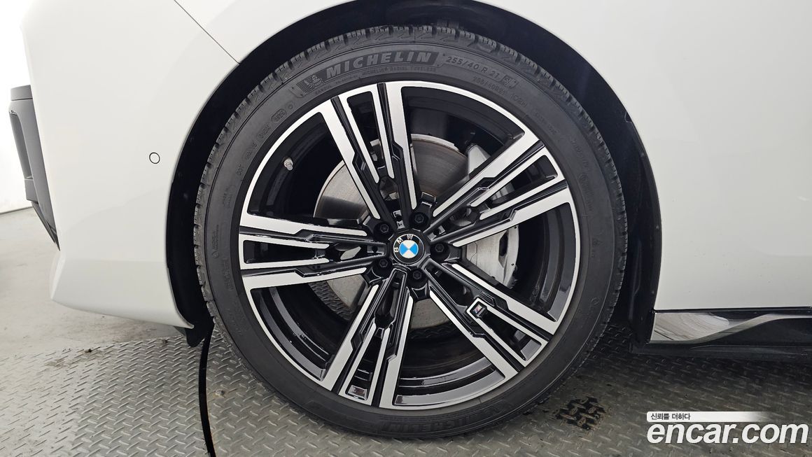 BMW i7 2023