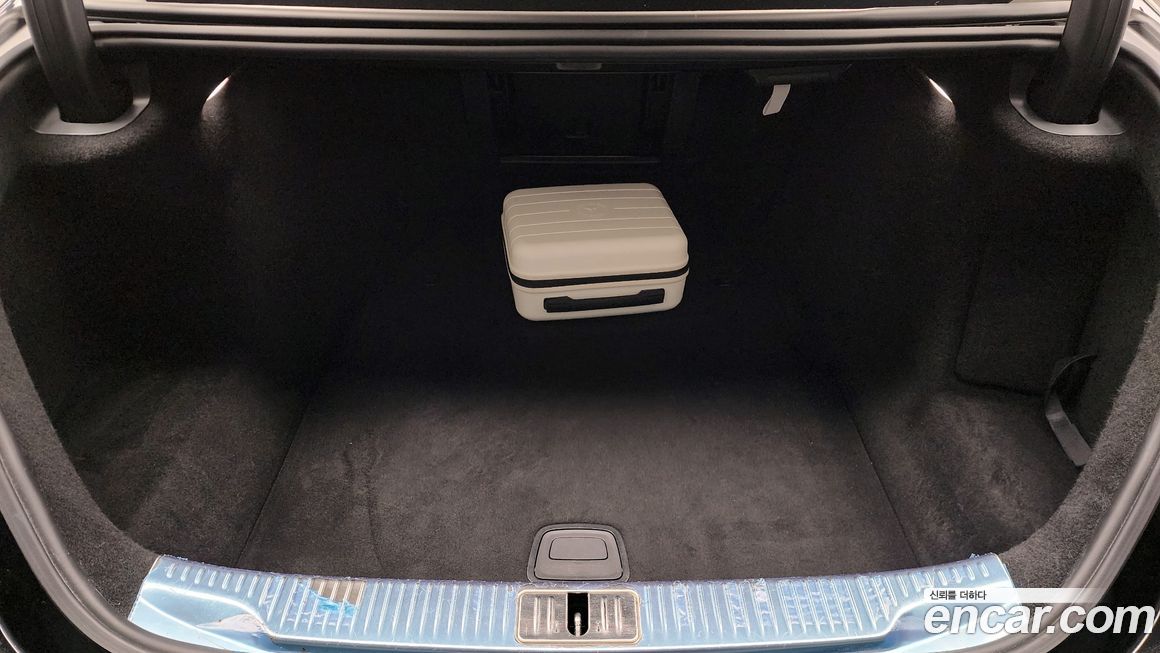 Mercedes-Benz S-Class 2021