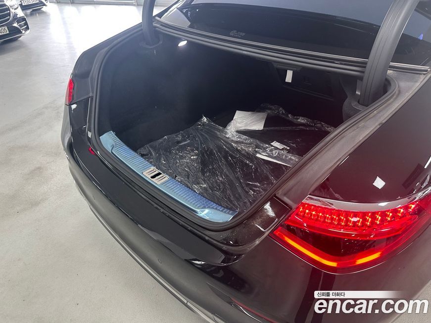 Mercedes-Benz S-Class 2024