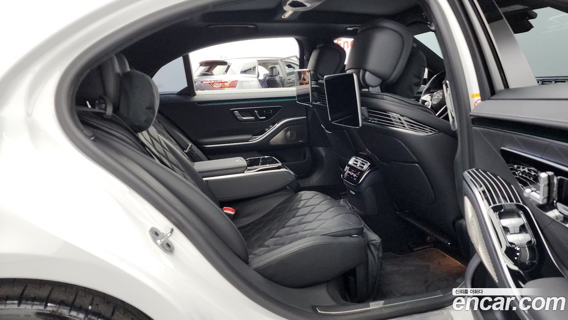 Mercedes-Benz S-Class 2024