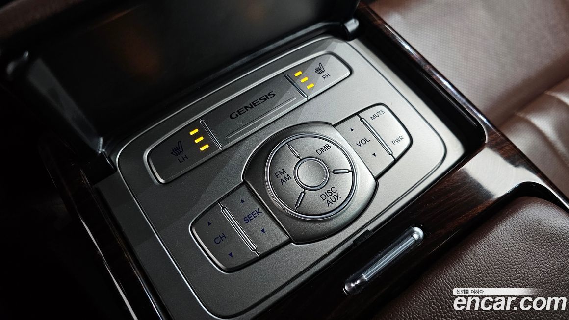 Hyundai Genesis 2012