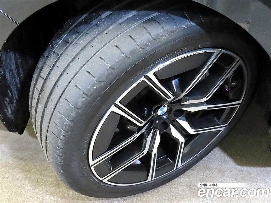 BMW i7 2025