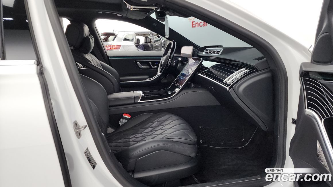 Mercedes-Benz S-Class 2024