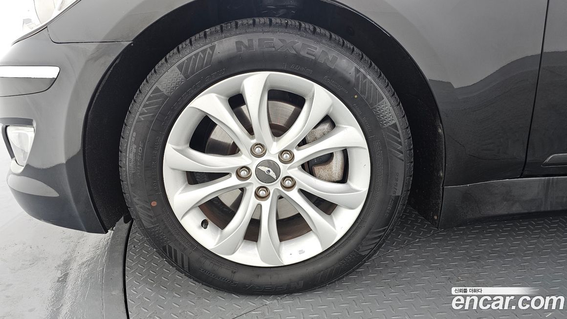 Hyundai Genesis 2012