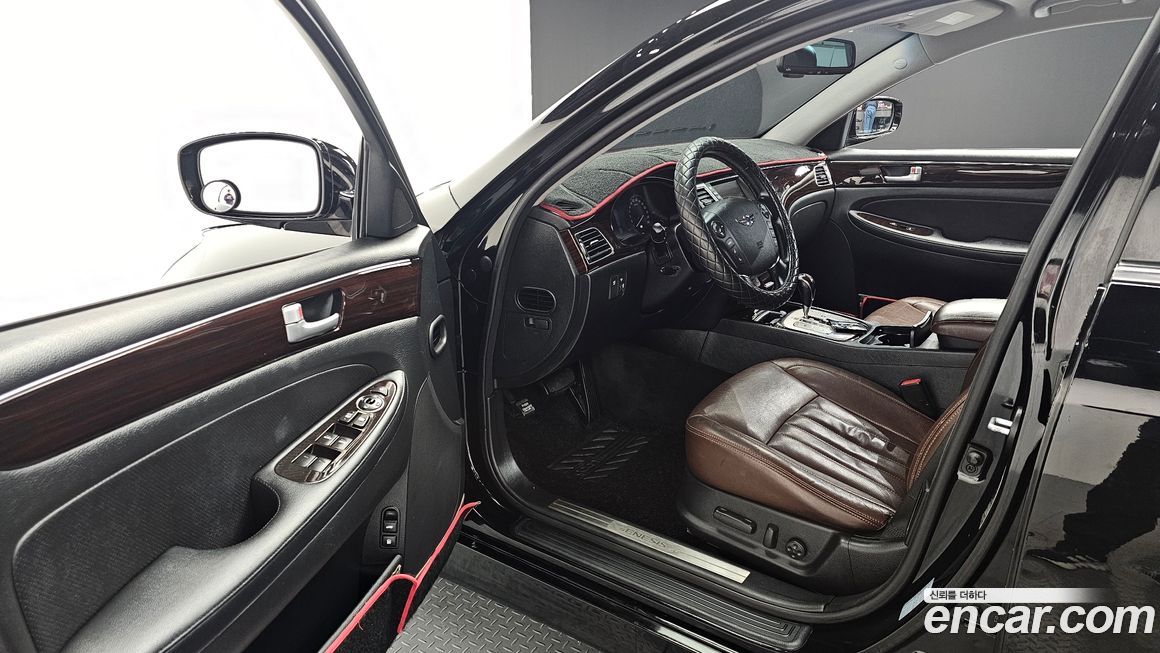 Hyundai Genesis 2012