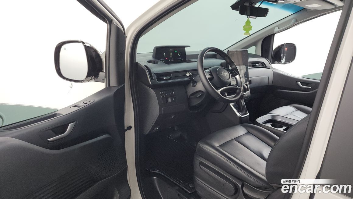 Hyundai Staria 2025