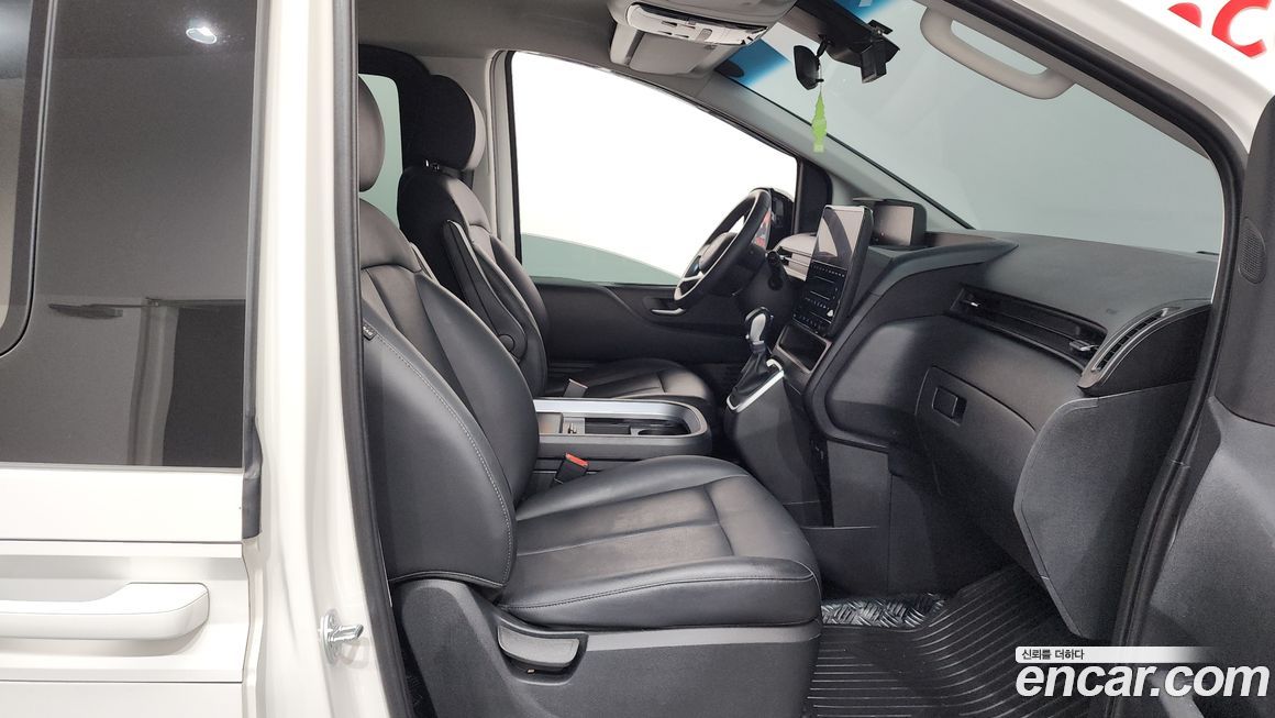 Hyundai Staria 2025
