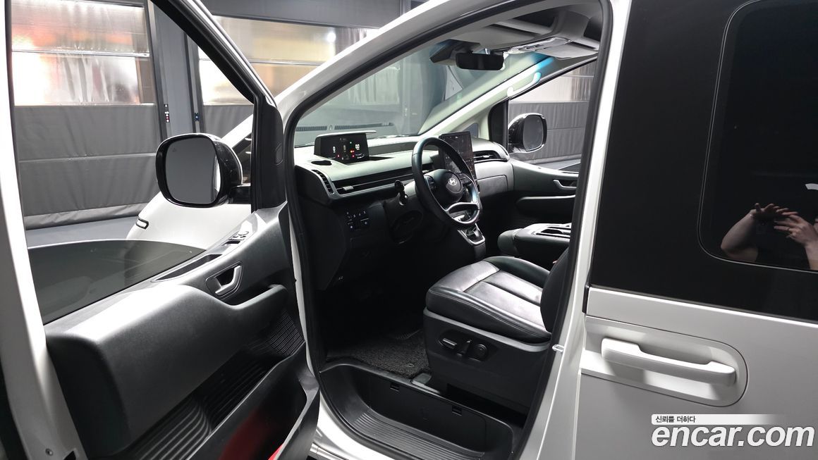 Hyundai Staria 2025